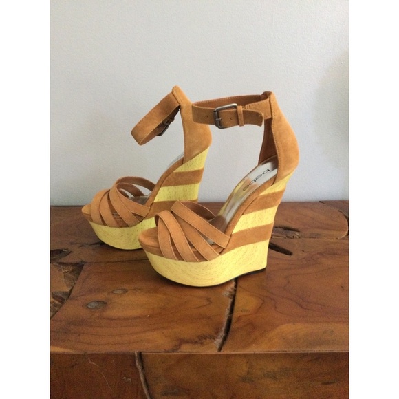 NEW Bebe Clarice Tan Platform Wedges - Picture 2 of 7